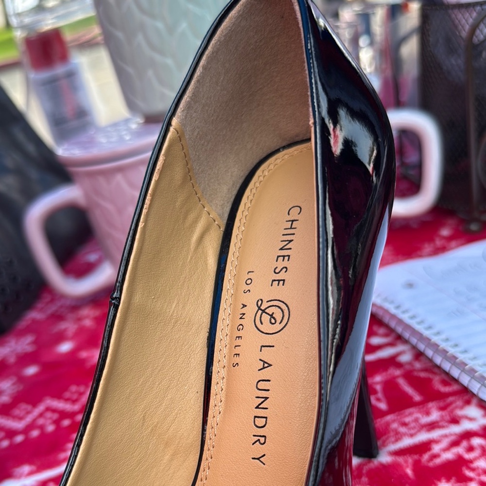 Chinese Laundry Black High Heeled Pumps - Picture 6 of 7